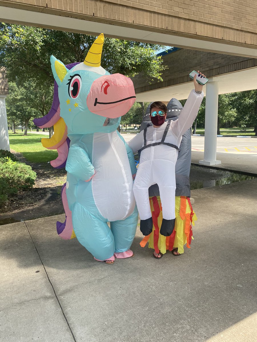 SWE staff is the best! Car rider dress up for dismissal today. Lots of smiles on our students’ and parents’ faces #HumbleISD_SWE #NoPlaceLikeSWE