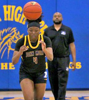 CalHiSports's tweet photo. Congrats Jyah LoVett (Muir, Pasadena).
SoCal Girls BB Player of Week.
Became just 18th player in state history to score 60 or more pts in a game with 61 last week vs Burbank.
@HaroldAbend @James_Escarcega @Marcus_LoVett @Jyah_LoVett10 
https://t.co/E8pZPA0bN1 https://t.co/hjds1Tuywf