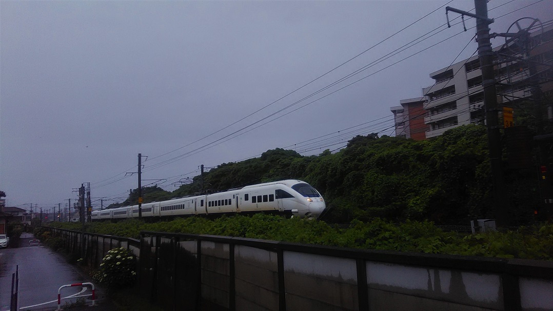 telepost0's tweet photo. 弱い南西の風、雨。霞んでいて遠くがよく見えません。 https://t.co/VFY5OTnUB2