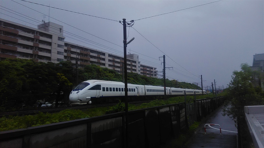 telepost0's tweet photo. 弱い南西の風、雨。霞んでいて遠くがよく見えません。 https://t.co/VFY5OTnUB2