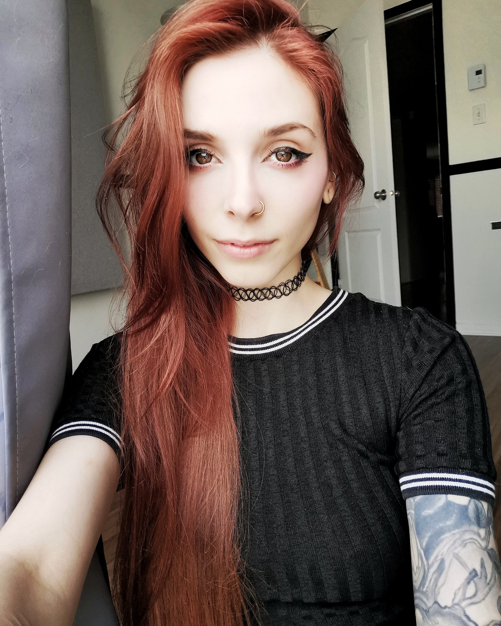 back to being a redhead hehehe, 2014 Mary vibes ! 🥰🌹 gave up on the grey, I'll just wear wigs 😂 https://t.co/fhEXYG3MQp
