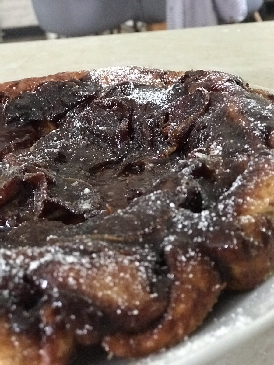 DavidAJones_'s tweet photo. Yesterdayโs baked treats - a feta and red pepper tart followed by an apple tarte tatin by the legend that is @raymond_blanc Just hope I did you proud Monsieur Blanc! It tasted better than it looked. Used dark brown soft sugar to give it a caramel taste too.#firsttimebaker https://t.co/vj7xLbW9Go