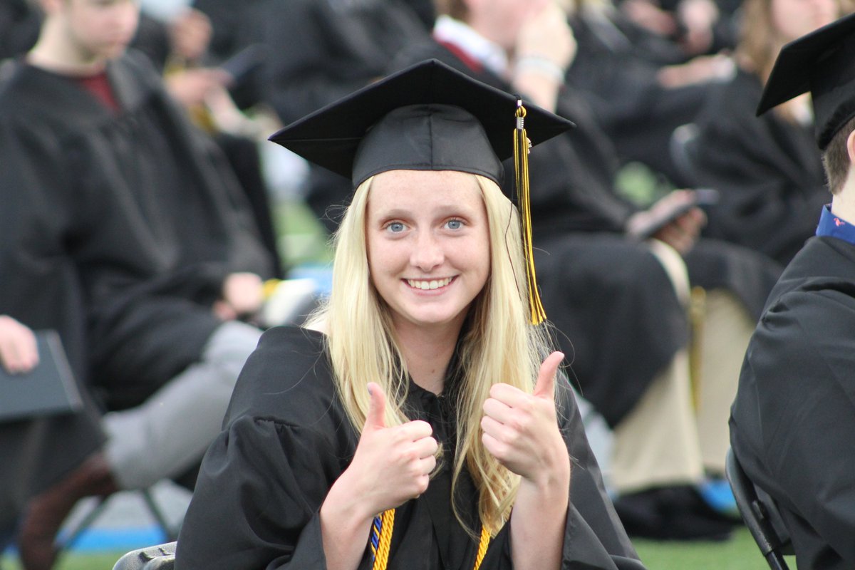 SEPSchools's tweet photo. Congratulations to the Southeast Polk Class of 2021! We're so proud of you! You've shown us how to learn, lead and live, no matter what. We know you all have great things ahead &amp; we can't wait to see what you will achieve next!💛For more pix, click here: https://t.co/MGLRajXy4p https://t.co/eMofuBTy4C