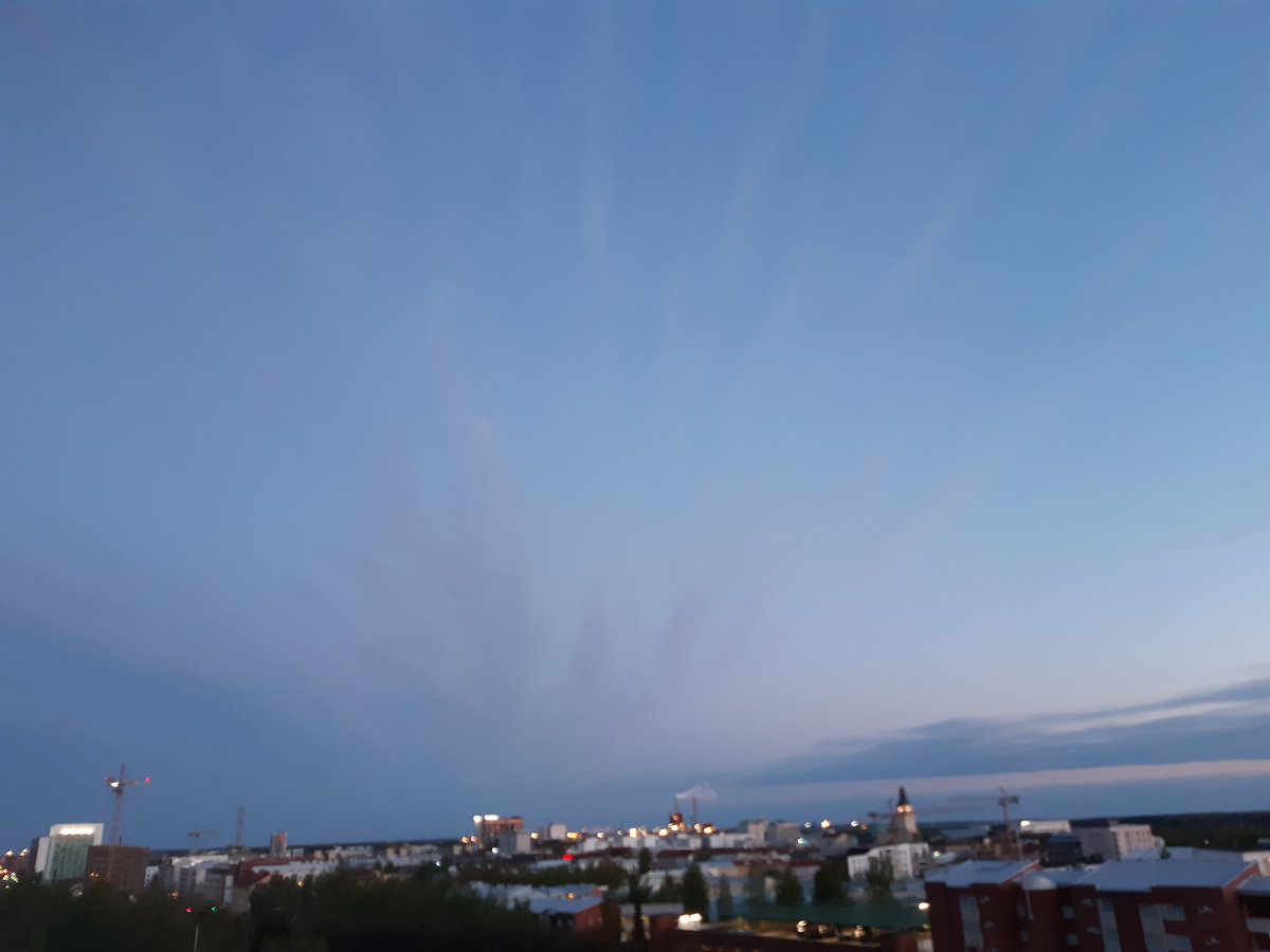 Yask4th's tweet photo. The night sky in Oulu, FIN is ominous but no stormclouds nor thunder in sight.. That can only mean tonight is game 6 in #NHLPlayoffs2021 #FLAvsTBL - Let's go @FlaPanthers ✊😼 https://t.co/GEIdDI9i6C