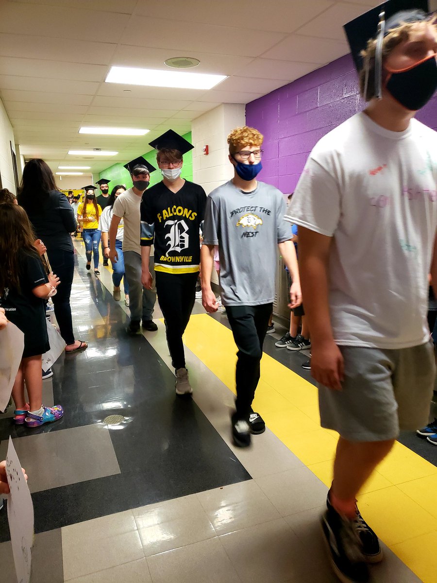 BaesMrs's tweet photo. Seniors walk through 🎓 Congrats and good luck in all you do 👨‍🎓👩‍🎓 https://t.co/oCAsQ3KDVl