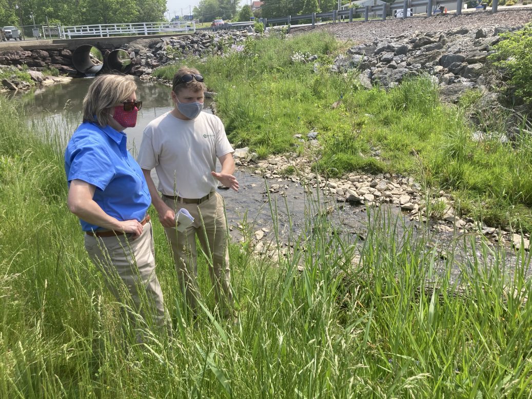 DCNRnews's tweet photo. DCNR Deputy Sec. Lauren Imgrund, State Forester Ellen Shultzabarger and @GeisingerHealth officials toured a #StreamBuffer at Geisinger Woodbine Lane that shows how one can include pollinator habit and recreation in projects that improve #WaterQuality ➡ https://t.co/JNxkSLFYs1 https://t.co/VQ2T8Fo7Z2