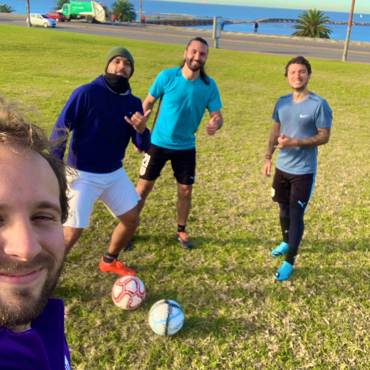 Muy temprano, mucho frío, pero unas ganas tremendas. PUCAFU ya se mueve en grupos reducidos para soñar con una pronta vuelta a la cancha. ✔️⚽️