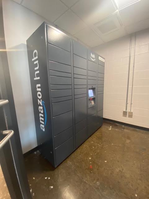 OverlandLofts's tweet photo. Do you shop Amazon? 

For residents at our lofts, you can enjoy secure package deliver from Amazon with our new Amazon lockers. 

📍151 Chestnut Street in Downtown Springfield 
Now leasing! For information -> https://t.co/Pifx0F2ZVq https://t.co/cg8rXP2KJ9