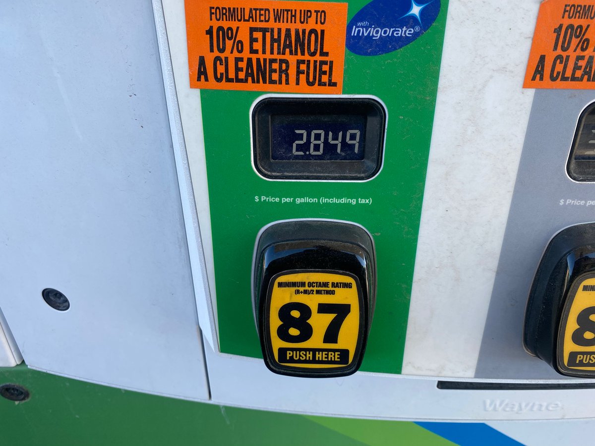 hshoops25's tweet image. When you drive one hour each way to and from work, you remember things like this:
April 27, 2020 I paid 99 cents a gallon at this BP in Brownsville. 
May 26,2021, it’s 2.85 a gallon.
#WhatADifferenceAYearMakes 
#ThingsThatMakeYouGoHmmmmmmmmm