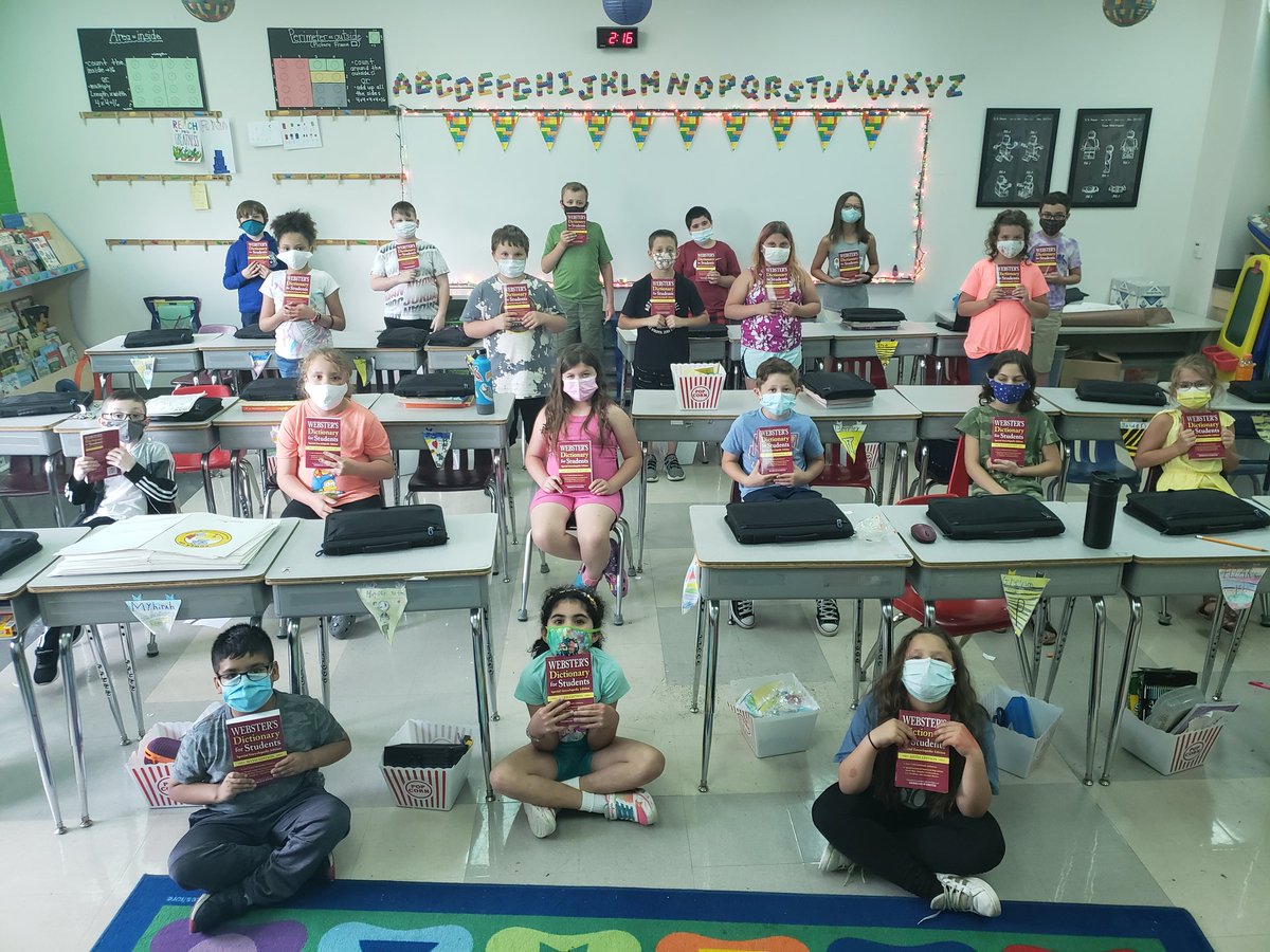 BaesMrs's tweet photo. Special thanks to the Brownsville Rotary Club for supplying our 3rd graders with dictionaries 📖 https://t.co/w2nYvpwnVw