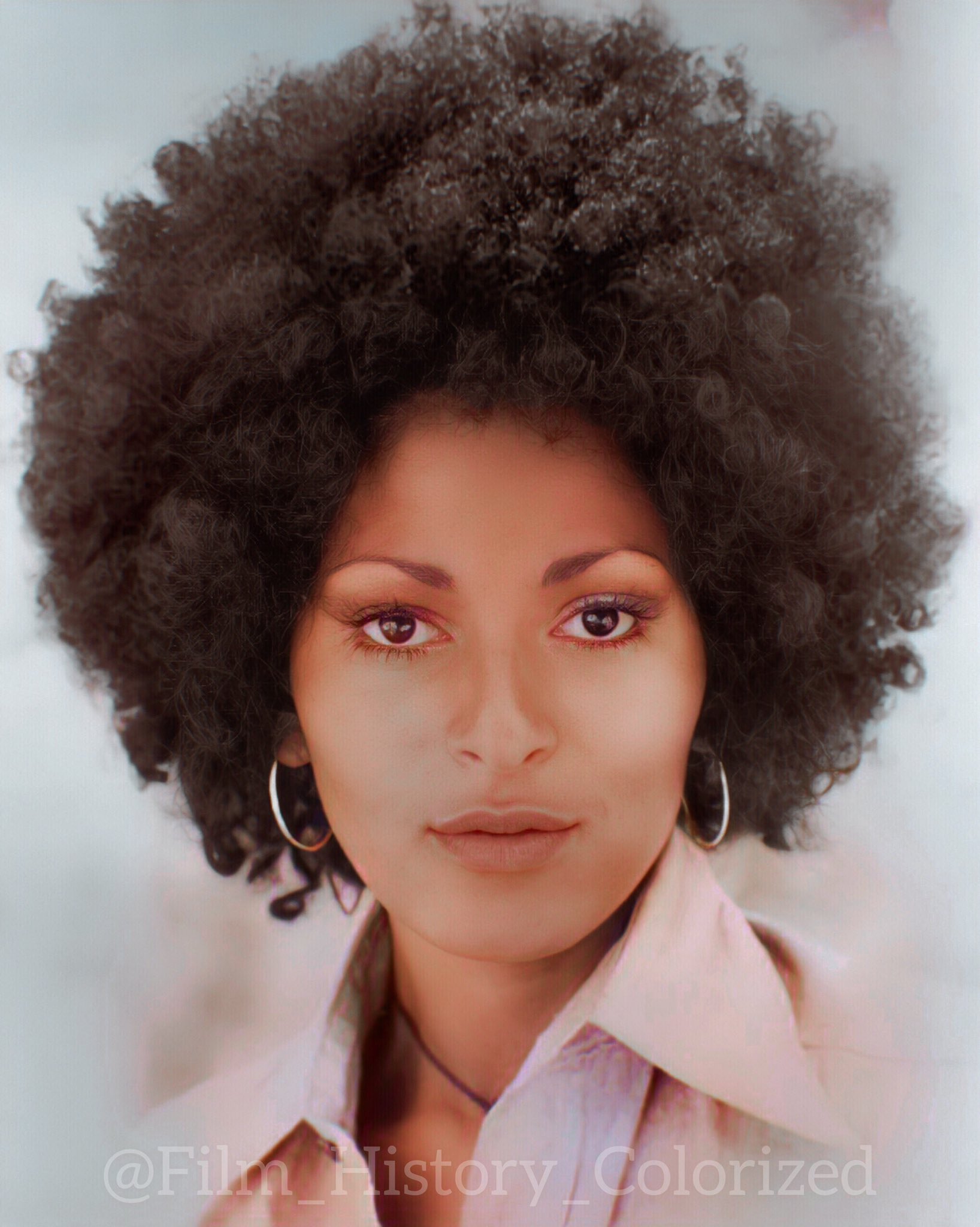 Happy birthday to the Blaxploitation Queen, Pam Grier! 

(Colorized by yours truly) 