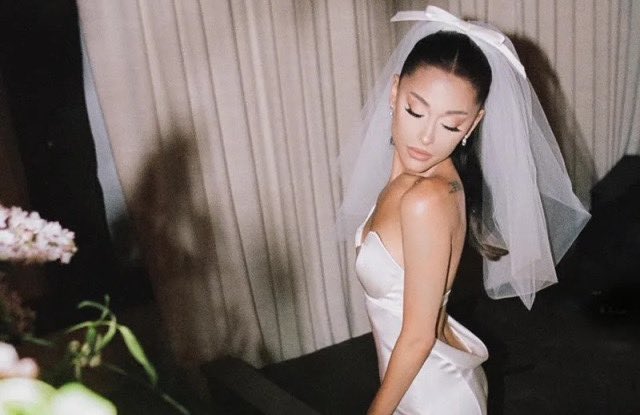 behindtfilter's tweet photo. when i tell u i cried at ariana grande’s vail being a nod to audrey hepburn’s in funny face 😭 vera wang... no words just stunning https://t.co/0NpQA2VhaN