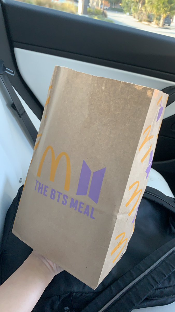 BTSOrl_Official's tweet photo. the sand lake mcdonald’s in dr. phillips had the bts meal bags!!! #McDonaldsXBTS #BTSMeal #TheBTSMeal #btsorlando #FloridaARMY https://t.co/WhS1e5zOo8