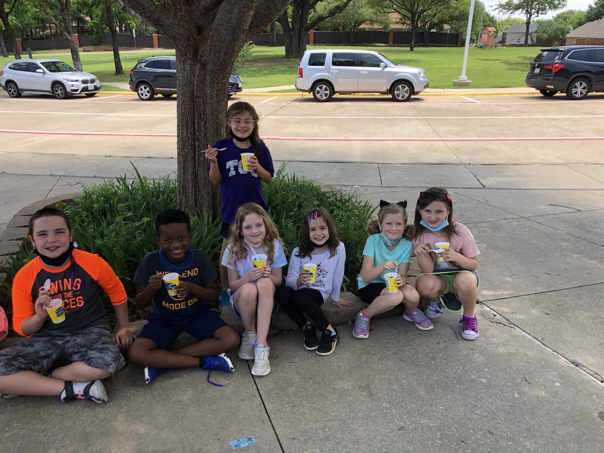 Amazing way to wrap up the year with <a href="/KONAICE/">Kona Ice</a> #gesshineon