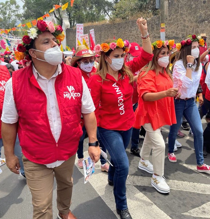 EAE_MX's tweet photo. Recorrimos #MilpaAlta para mostrar que somos el proyecto más profesional y capaz. Contamos con el apoyo y experiencia de @caroviggiano y @AdrianRubalcava para construir la #CDMX que todos queremos.

¡Basta de improvisados y de encubrimientos!
Este 06 de junio #SíHayDeOtra https://t.co/2SXOEOpwh5