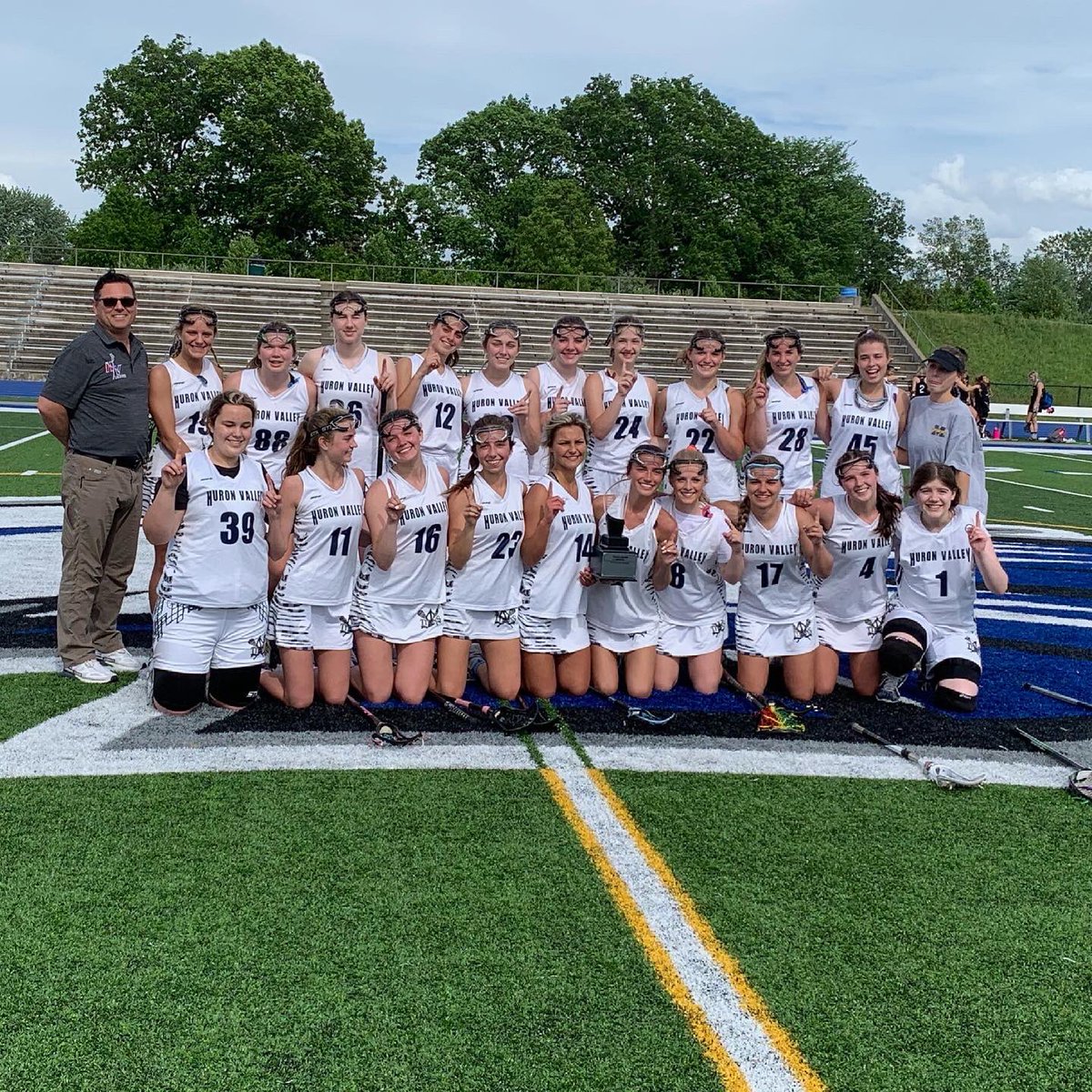 mason48383's tweet photo. So proud of these girls and the hard work they put in this season, great job winning the Lake Valley Conference Championship. Join us June 1st at the Fenton high school regional semi finals! https://t.co/tAe1JUrSZA