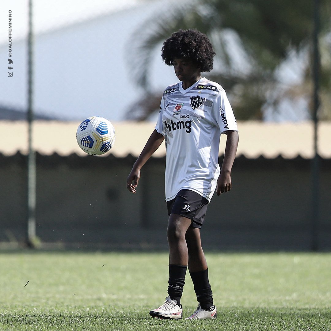 GaloFFeminino's tweet photo. As #CriasDoGalo de olho nela! ⚽👀🐔 #Vingadoras https://t.co/bqjuXzTxNo