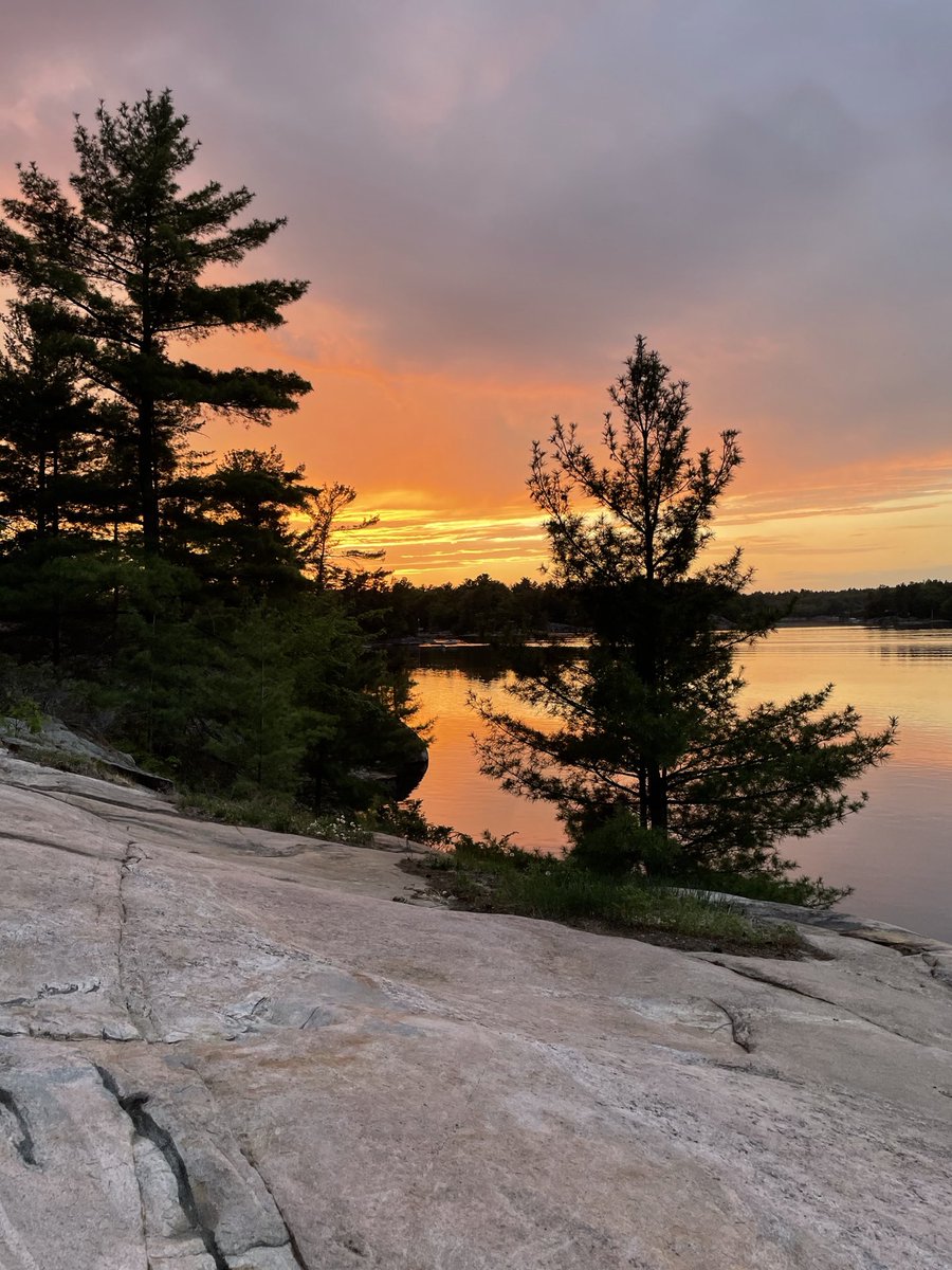 Canadian sunset🇨🇦
#mermaidisland
#honeyharbour #georgianbay
