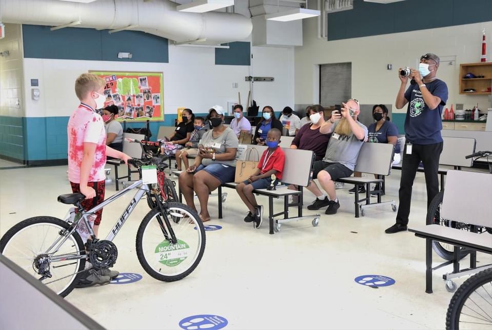 ManateeSheriff's tweet photo. Sheriff Wells encouraged students at Samoset Elem. to keep up the great work during an award ceremony for perfect attendance & surprised them with new bicycles. Thanks to @Walmart Palmetto for donating helmets and @BlakeMedCenter for fitting them! #MCSOCares #WeManatee #Community https://t.co/xG9SNMmgD9