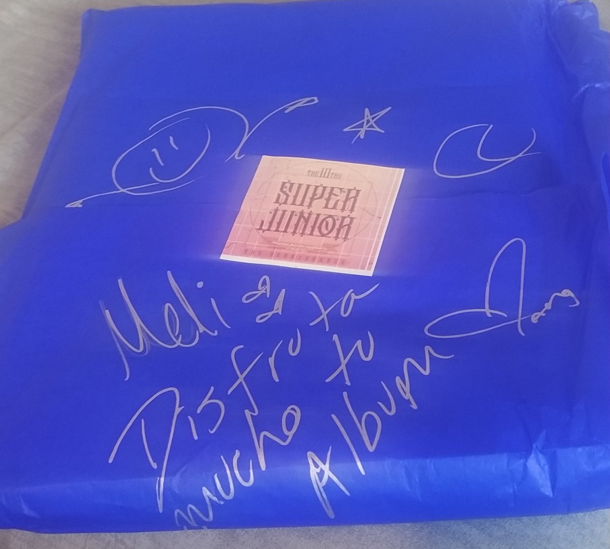 TheMeliVale's tweet photo. @TeukieYeye Todo llegó muy bien🥰 Muchas gracias por el póster doble, que linda🥺 no lo esperaba ya que fue culpa de paquetería que el anterior llegará roto y lo agradezco mucho😘 Mil Gracias 💙 Ya casi dos años de comprar contigo y 100% recomendado 👌🏻 https://t.co/g1YQjUKrQG