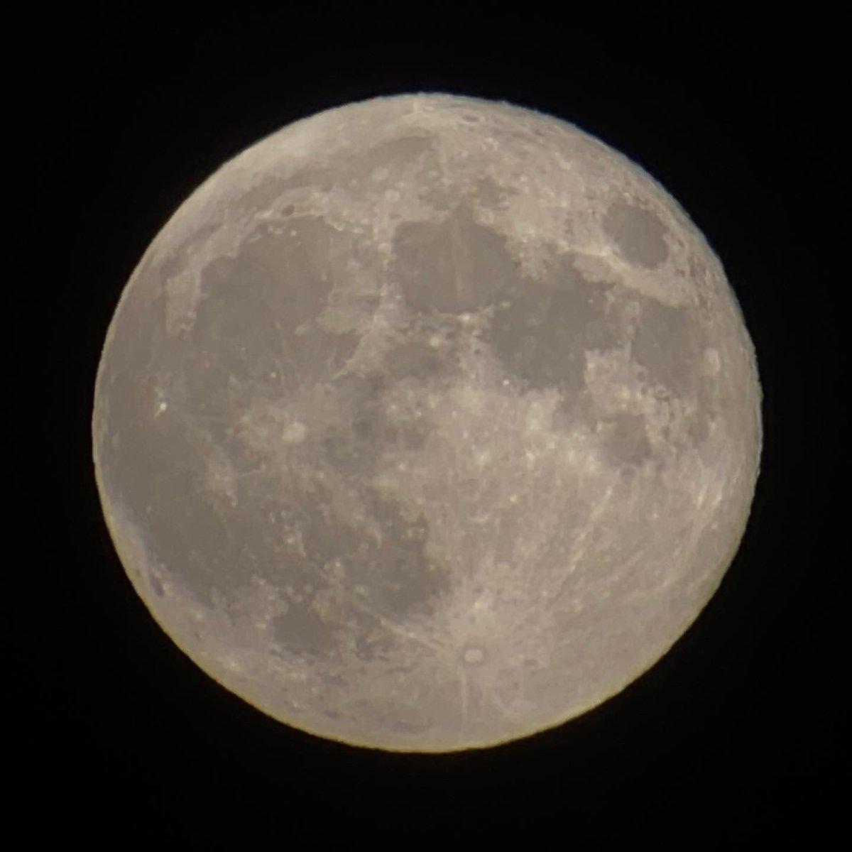 islafrobertson's tweet image. Super moon! Went for a midnight wander to see it over the sound of mull and (after a lot of trial and error!) took some shots through dad’s telescope. #supermoon #SuperBloodMoon #FlowerMoon #fullmoon
