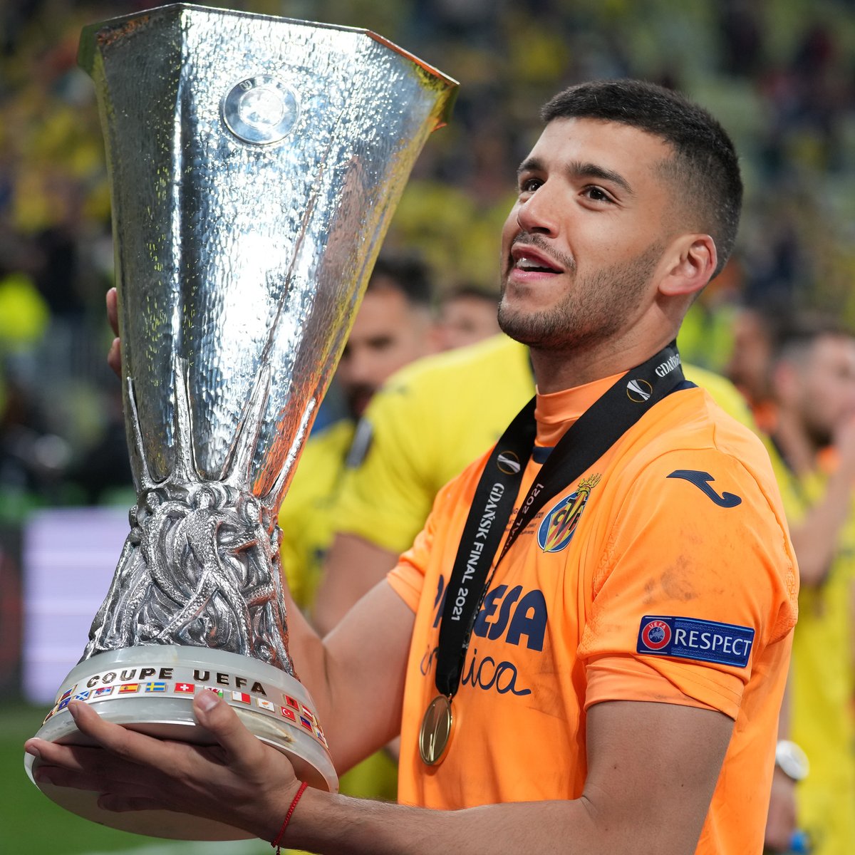 goal's tweet photo. Even in his wildest dreams, Geronimo Rulli never imagined himself clutching a European trophy after converting the winning penalty 🏆 https://t.co/m6fCkRGpzk