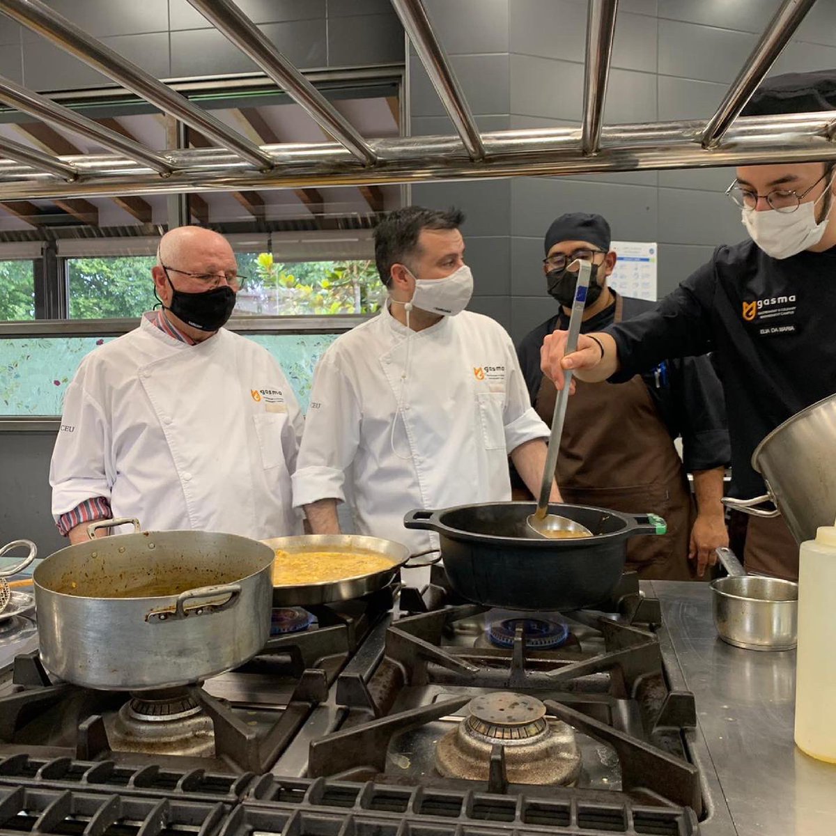 josabo10's tweet photo. Hoy hemos estado en @Gasmaes enseñando nuestra cocina @RteCasaJaime tradicional marinera y nuestros arroces de autor .Muchas gracias GASMA por pensar en nosotros y hacernos sentir como siempre en casa. #Gastronomia #peñiscola #Castellon https://t.co/JP1KDtWiyN