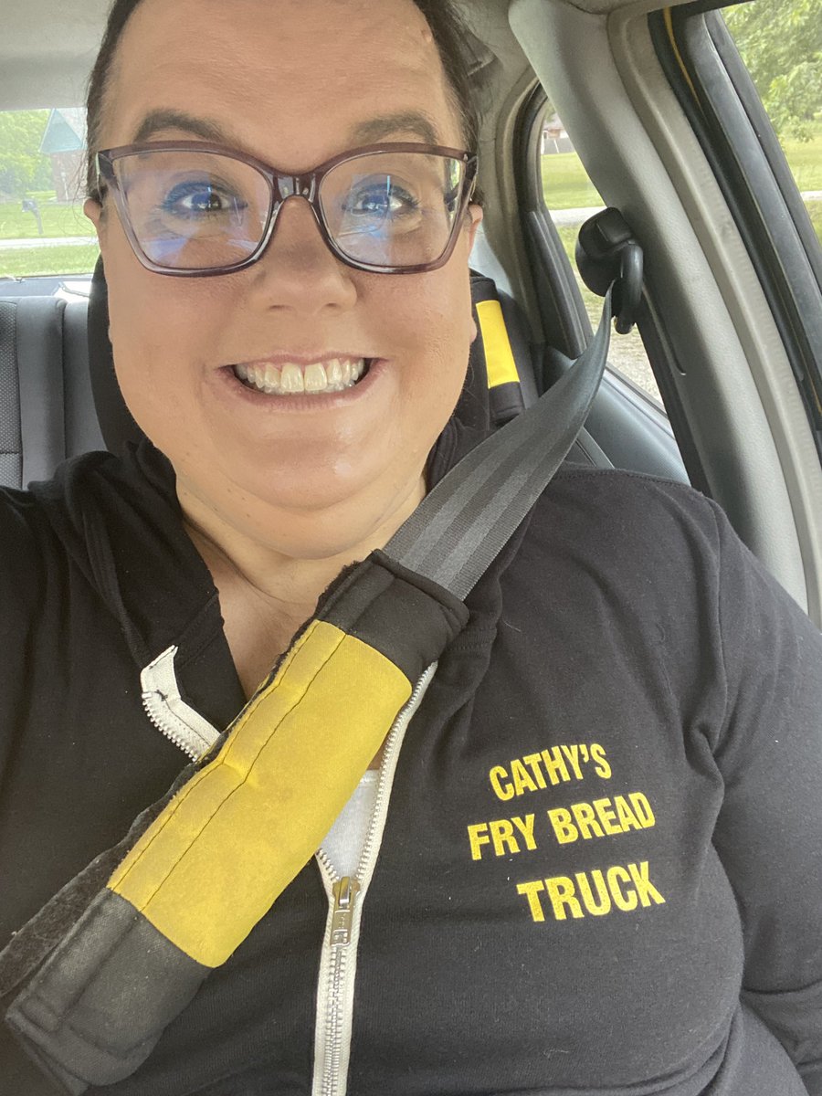 LeaMcCormick19's tweet image. So happy with my hoodie! I love Rutherford Falls &amp;amp; all it represents and I have the utmost respect and admiration for everyone involved in the making of it. #nativecomedy #nativeactor #rutherfordfalls #cathysfrybreadtruck