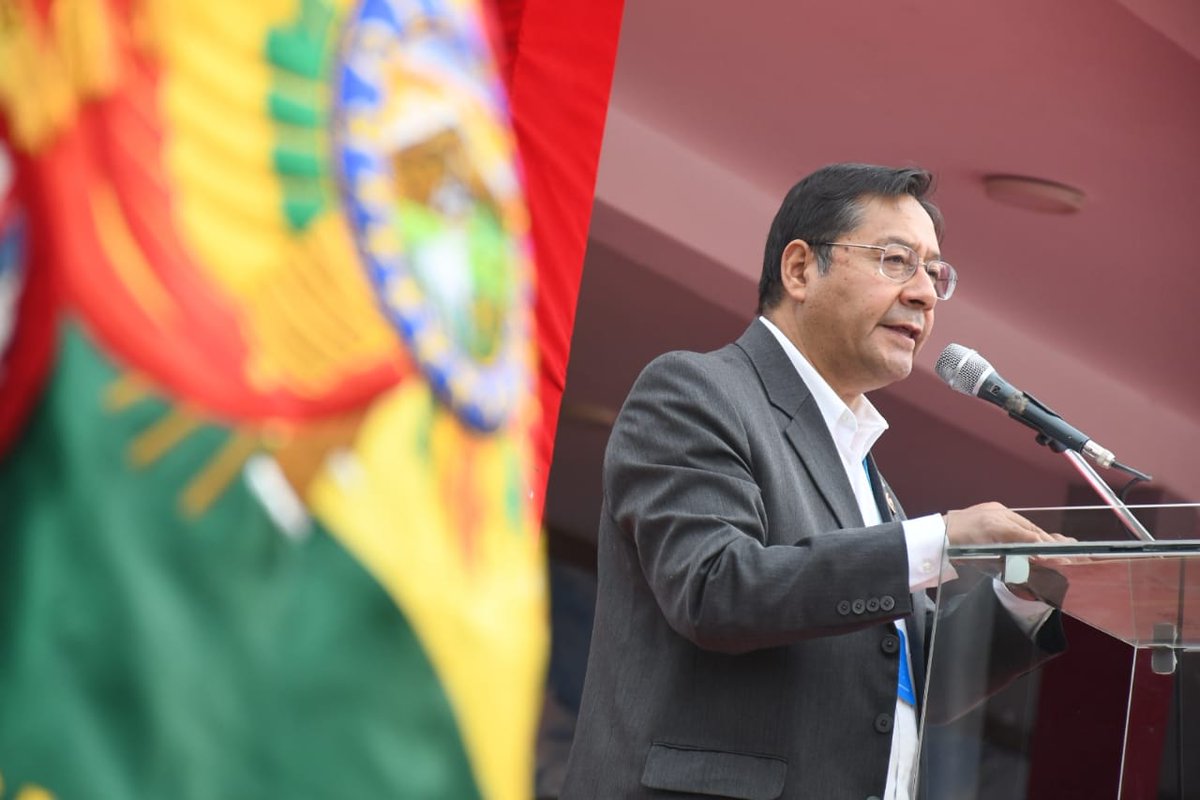 LuchoXBolivia's tweet photo. Participamos en el 212 aniversario del Regimiento 1 de Infantería Colorados de Bolivia - Escolta Presidencial, patrimonio de nuestro Ejército y de nuestra amada #Bolivia. Hoy los Colorados tienen la tarea de proteger el Proceso de Cambio y el futuro de las y los bolivianos. https://t.co/XnUOudwvYz