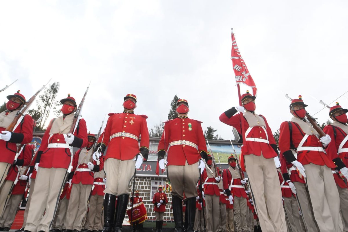 LuchoXBolivia's tweet photo. Participamos en el 212 aniversario del Regimiento 1 de Infantería Colorados de Bolivia - Escolta Presidencial, patrimonio de nuestro Ejército y de nuestra amada #Bolivia. Hoy los Colorados tienen la tarea de proteger el Proceso de Cambio y el futuro de las y los bolivianos. https://t.co/XnUOudwvYz
