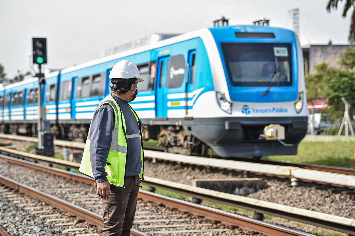 C5N's tweet photo. ⭕EXCLUSIVO

COVID-19: EL GOBIERNO DARÁ PRIORIDAD A LOS TRABAJADORES DEL TRANSPORTE PARA LA VACUNACIÓN

Será una vez finalizado el proceso de inmunización de las poblaciones de riesgo https://t.co/bcYDG4CPgG

👉🏼Por @marianoemartin https://t.co/j22kXlbKjG