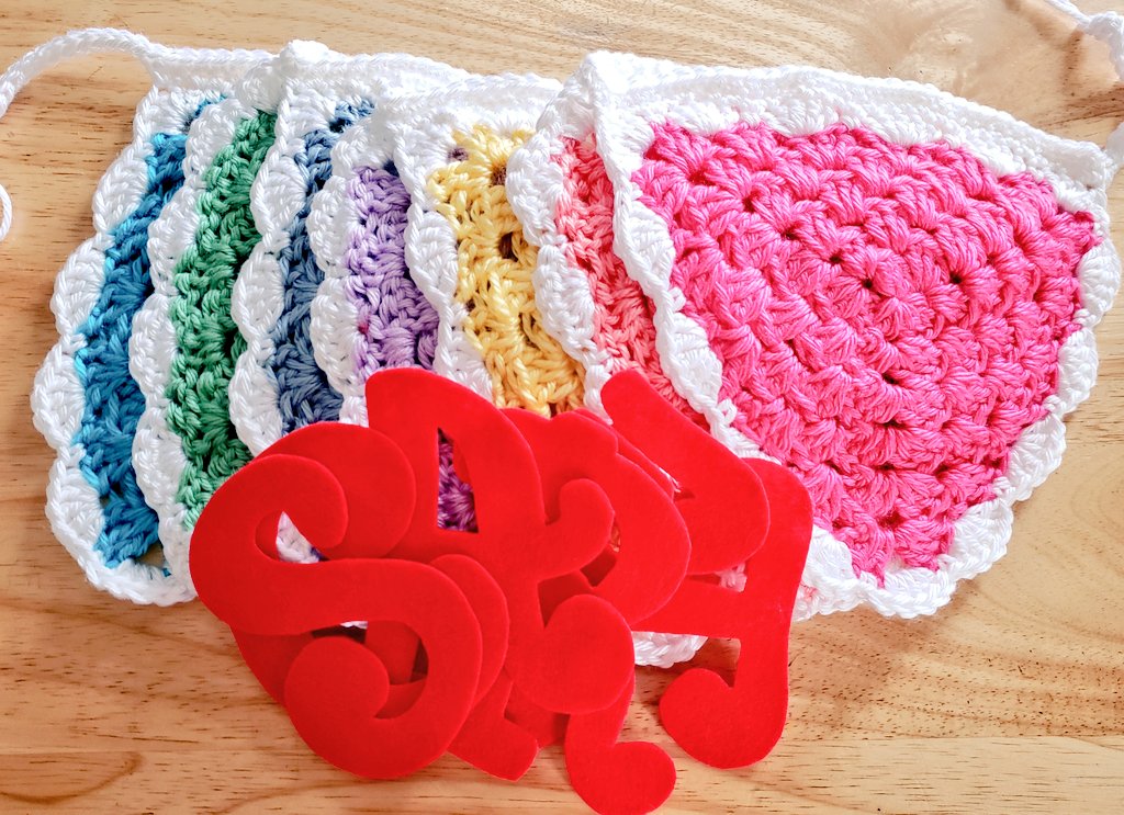 Working on a bunting for my beautiful granddaughter. It is a request from her directly. 😊💗🥰
#crochet #handmade #buntingflag #etsy #EtsySocial #etsyshop