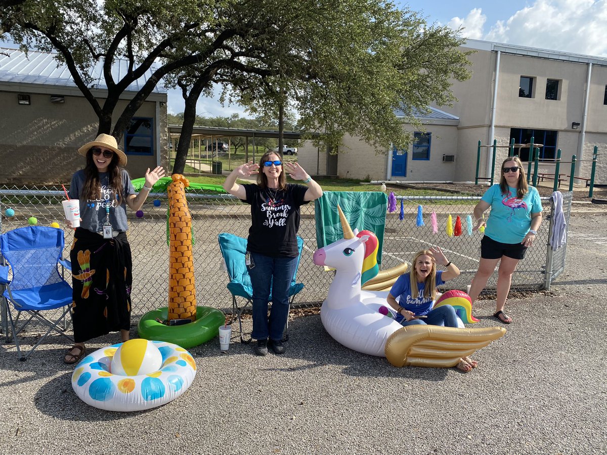 WoodsComal's tweet photo. What a wonderful way to end the school year! 😎 Thank you @ASES_Mavericks for organizing a beach-themed school parade. The kids loved it! #beachparty #schoolparade #loveourteachers https://t.co/gVGSWL4iSi