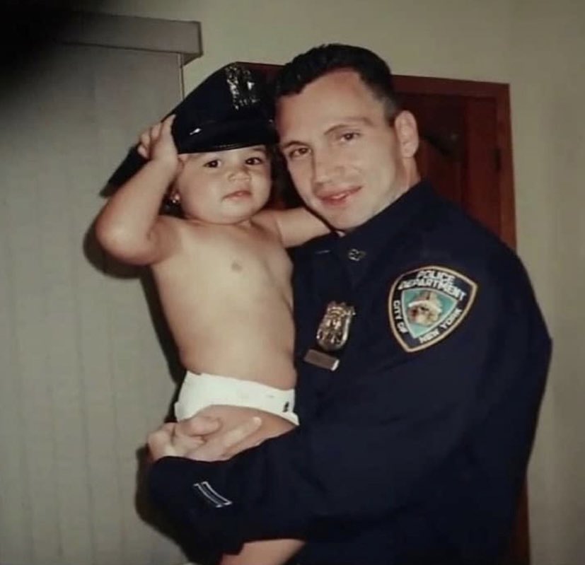NYPDChiefOfDept's tweet image. Today we remember Police Officer Anthony Mosomillo who was shot and killed while attempting to arrest a parolee in 1998. Officer Mosomillo served 14 years with the NYPD. He is survived by his wife and two daughters. We will never forget his ultimate sacrifice. #Neverforgotten