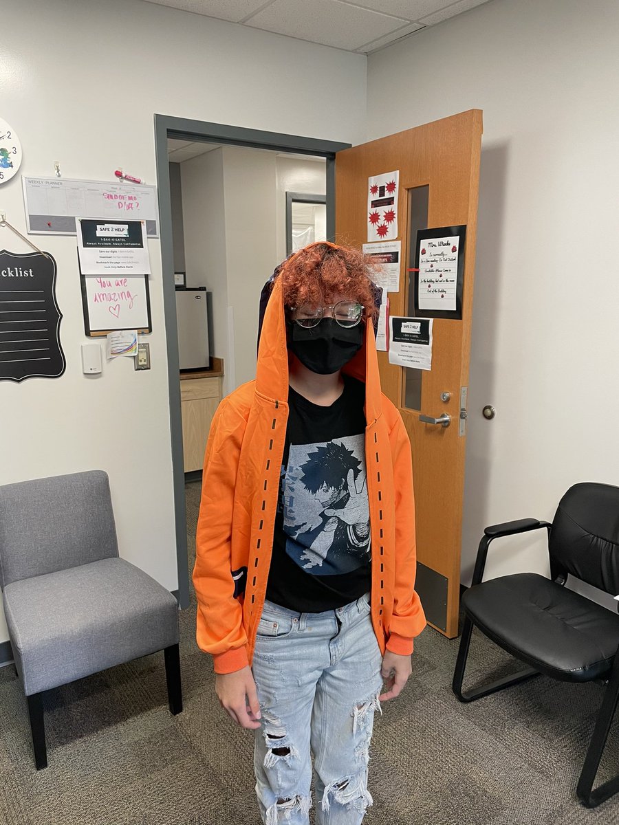 cwienke01's tweet photo. What fun! I had some super BRIGHT visitors today for rewards! #jjhswildcats #jjhspbisrewards #d12allin #d12connected #neonday https://t.co/AsyBlkeVvk