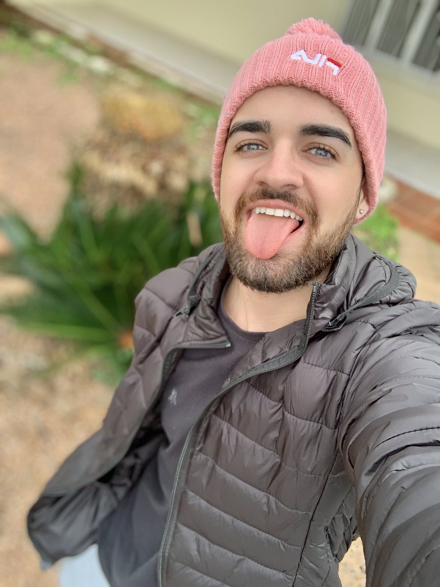 _1Besouro's tweet photo. Já tive muito medo de mostrar os dentes em fotos. 
Agora vejo o quão eu era bobão https://t.co/edBgnTaKrQ