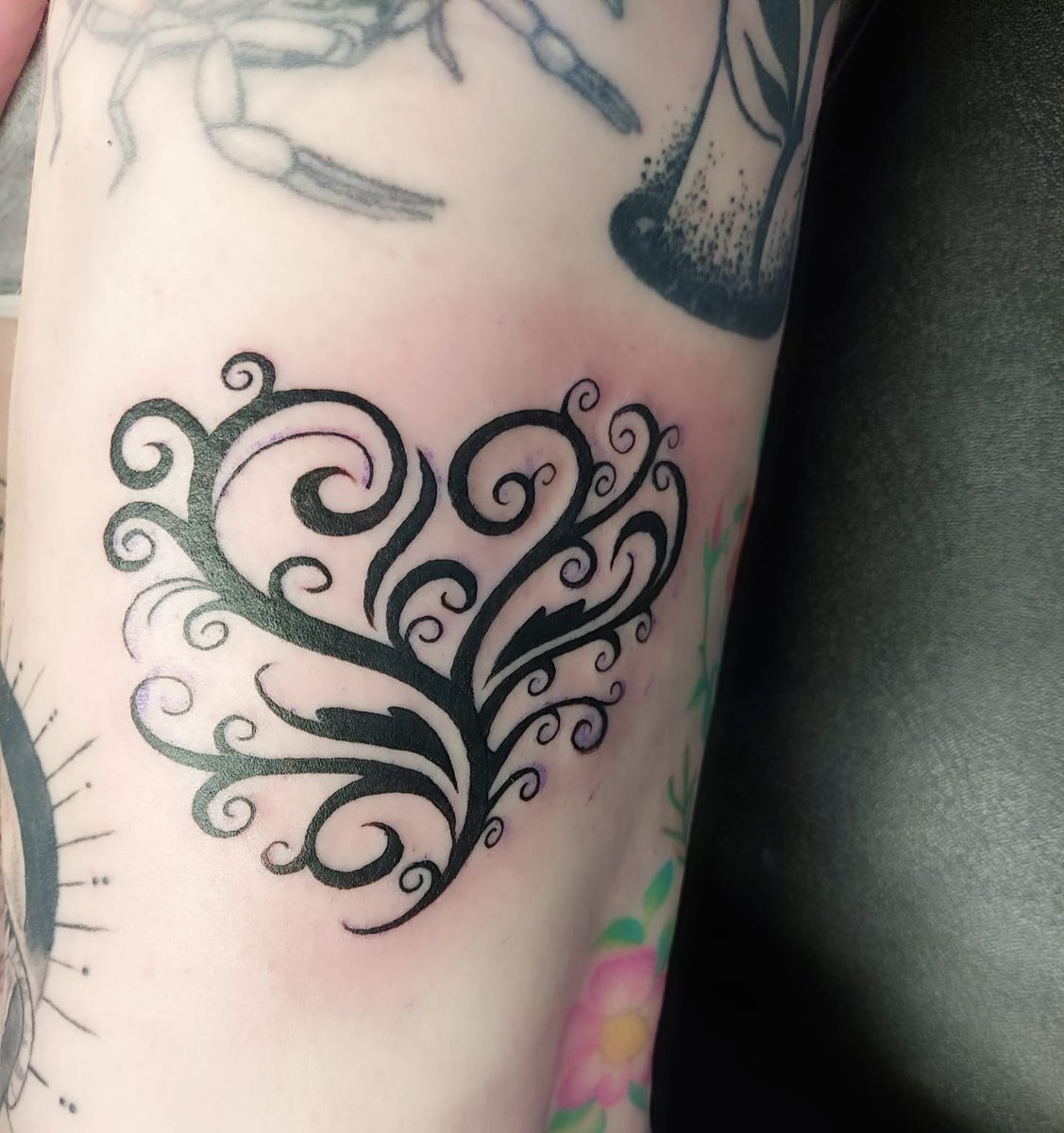 Sammy_Jane_4's tweet photo. Left thigh tattoo. https://t.co/xi5uPhzRtf