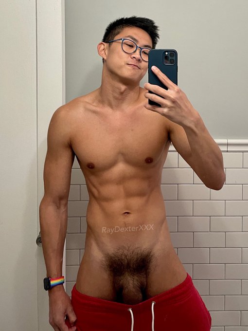 These red shorts bring me back to my lifeguarding days 🏊🏼&zwj;♂️☀️🔥 would you trust me with your life? 😎<a href="/tag/happyhumpday"class="tags"><span>#happyhumpday</span></a><a href="/tag/humpdayvibes"class="tags"><span>#humpdayvibes</span></a>