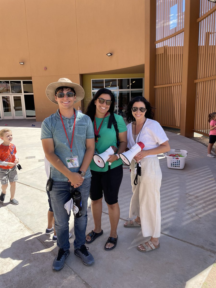 damiani_ms's tweet photo. The last day of this school year is one I will treasure in my heart forever! ❤️🙏🏼 Thank you, #SequoiaSchools @Edkey_CEO @fmoralesnunez @JerryLewisAZ @AingeLaurie @STEMNation https://t.co/OwYRU8w324