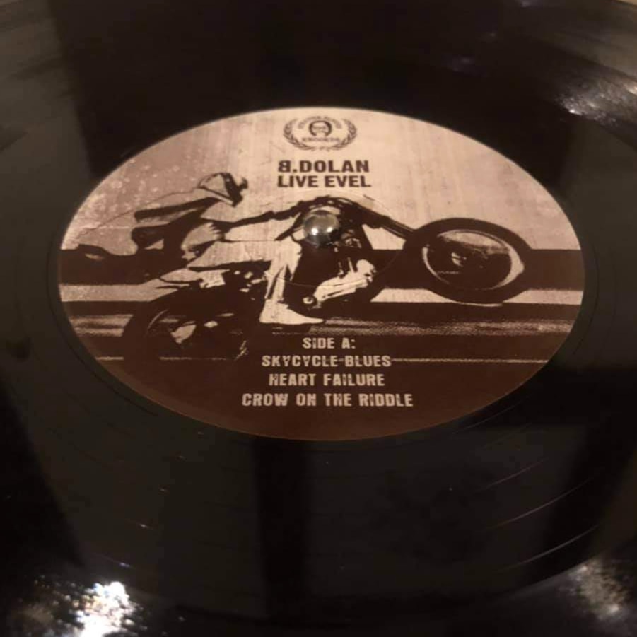 SFRupdates's tweet photo. This week's #WaxWednesday features @BDolanSFR's first foray into vinyl, 2008's #LiveEvel EP - a precursor to his full-length #StrangeFamous debut LP #TheFailure!
📸 by our #StrangeFam Kekoa S. https://t.co/HqrMDJaFiY