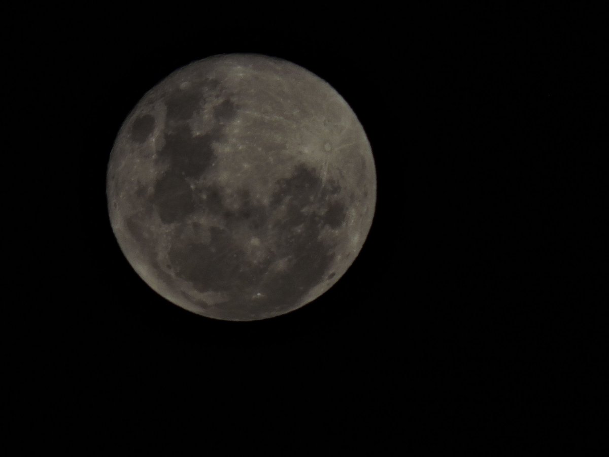 CamiBies's tweet photo. Mis primeras fotos de la luna 🌑🌙 https://t.co/ZYG6OCtbYY