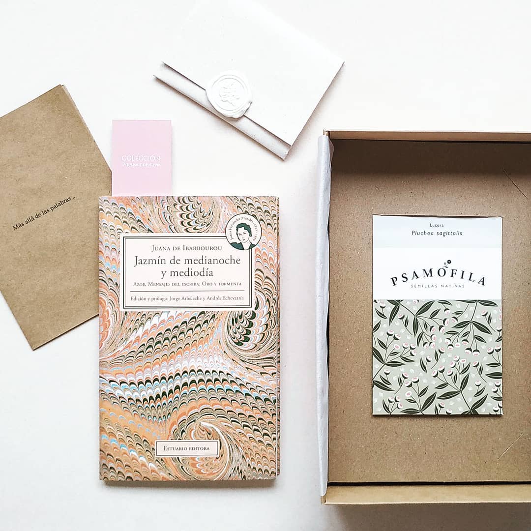epitextos's tweet photo. En el #DiaNacionalDelLibro les presentamos una nueva colección de regalos literarios dedicada a la #poesíauruguaya : «Poetas nuestras». Una caja literaria que combina la fuerza de la voz poética de escritoras uruguayas con la esencia de la flora nativa de nuestro país. https://t.co/Er3bYciV6s