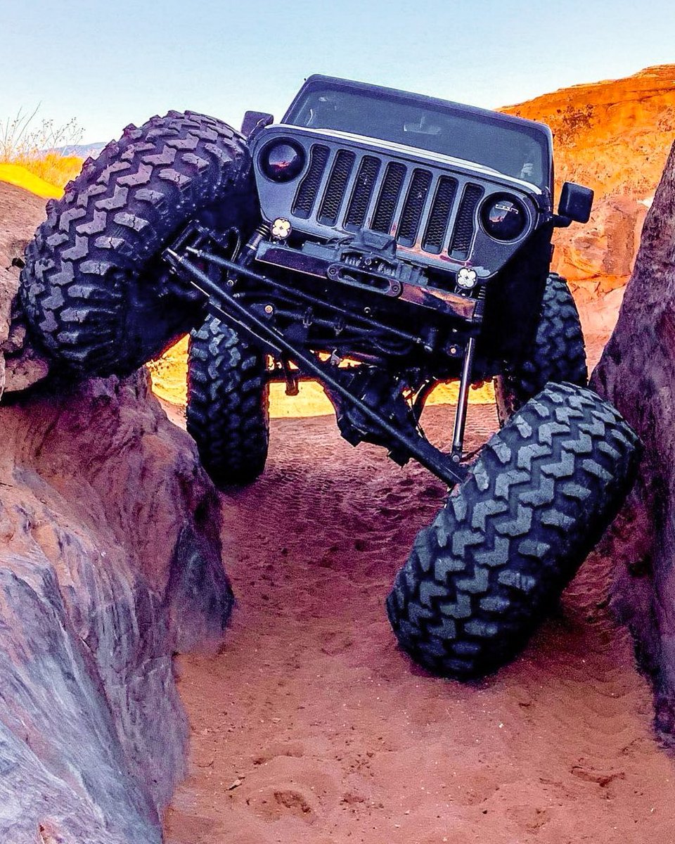 Sheeesh! Leave some flex for the rest of us <a href="/BlackOps4x4com/">冰冰🍆点头像主页有微</a>! 

#CurrieEquipped #Jeep #JKU #Offroad #Flex