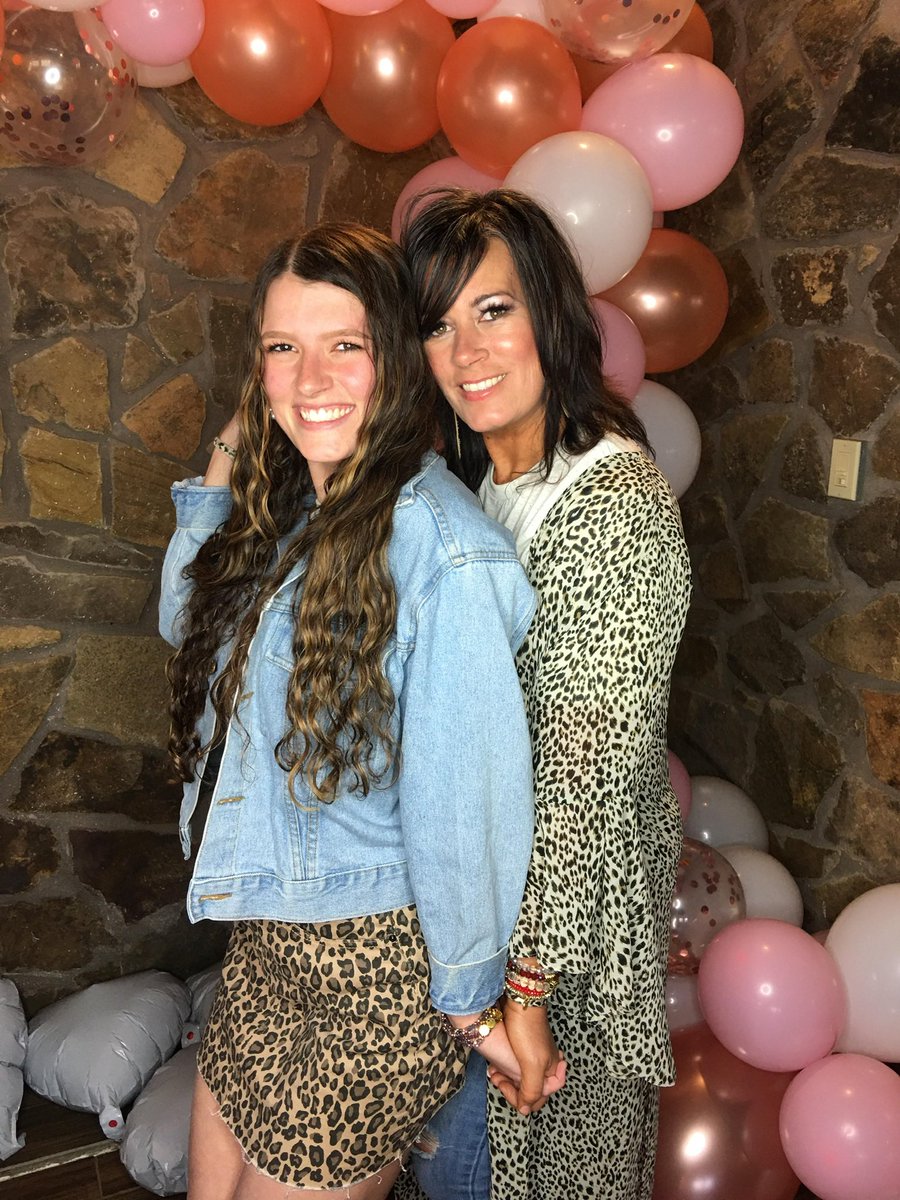PureRadianceLLC's tweet photo. When I count my blessings i count you twice.💕 #GirlMom #BeyondBlessed #RazorbackMom #ADPiMom #ProudMom https://t.co/wzQhru8kHd