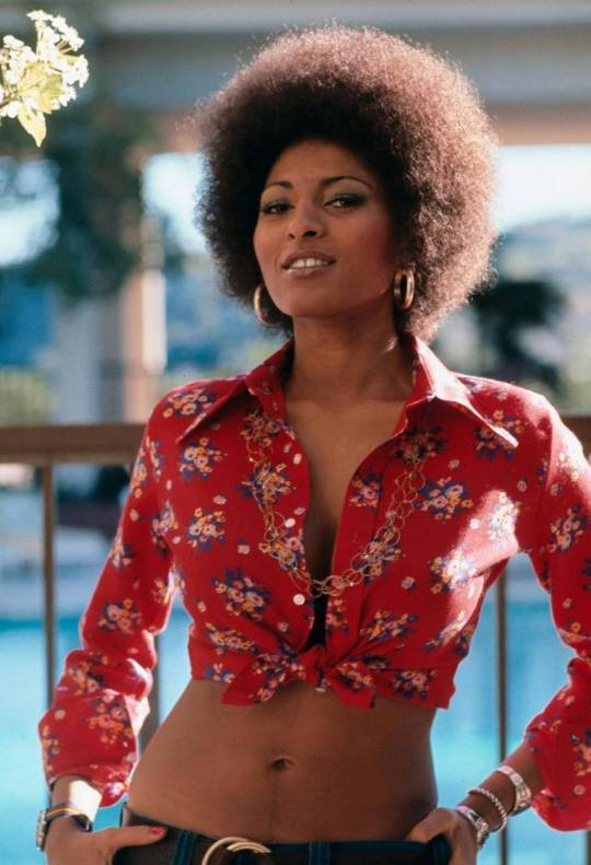 Happy birthday Pam Grier! (May 26) 