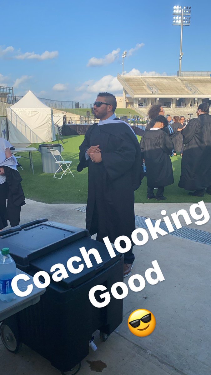 marthaca82's tweet photo. βLA GRADUACIΓNβ
Happening now ππ GO PANTHERS! #teampaetow #phsgraduation #katyisdlote @frcastorenaPHS https://t.co/VVNXOmHnW1