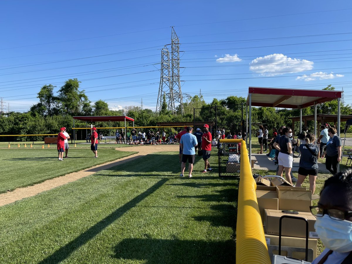 BeyondCool1404's tweet photo. Spotted our CEO @ChrisKrehmeyer and Pagedale Mayor Shields at the Redbird Rookie Baseball Clinic this evening..The kids are having a blast... https://t.co/s31K47lE4z