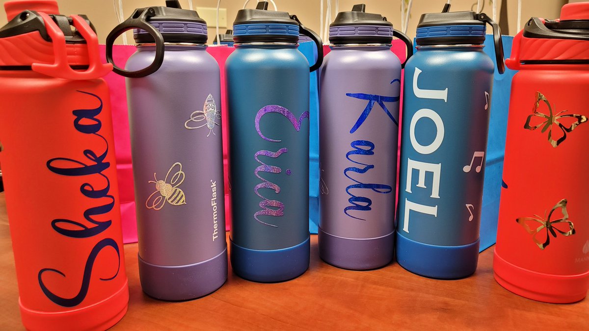 JuanToscanoG's tweet image. Thank you @jennybenny105 for helping me treat the front office with beautiful water bottles. Keep drinking your water @Keeble_AISD #keephealthy #KeebleONEteam