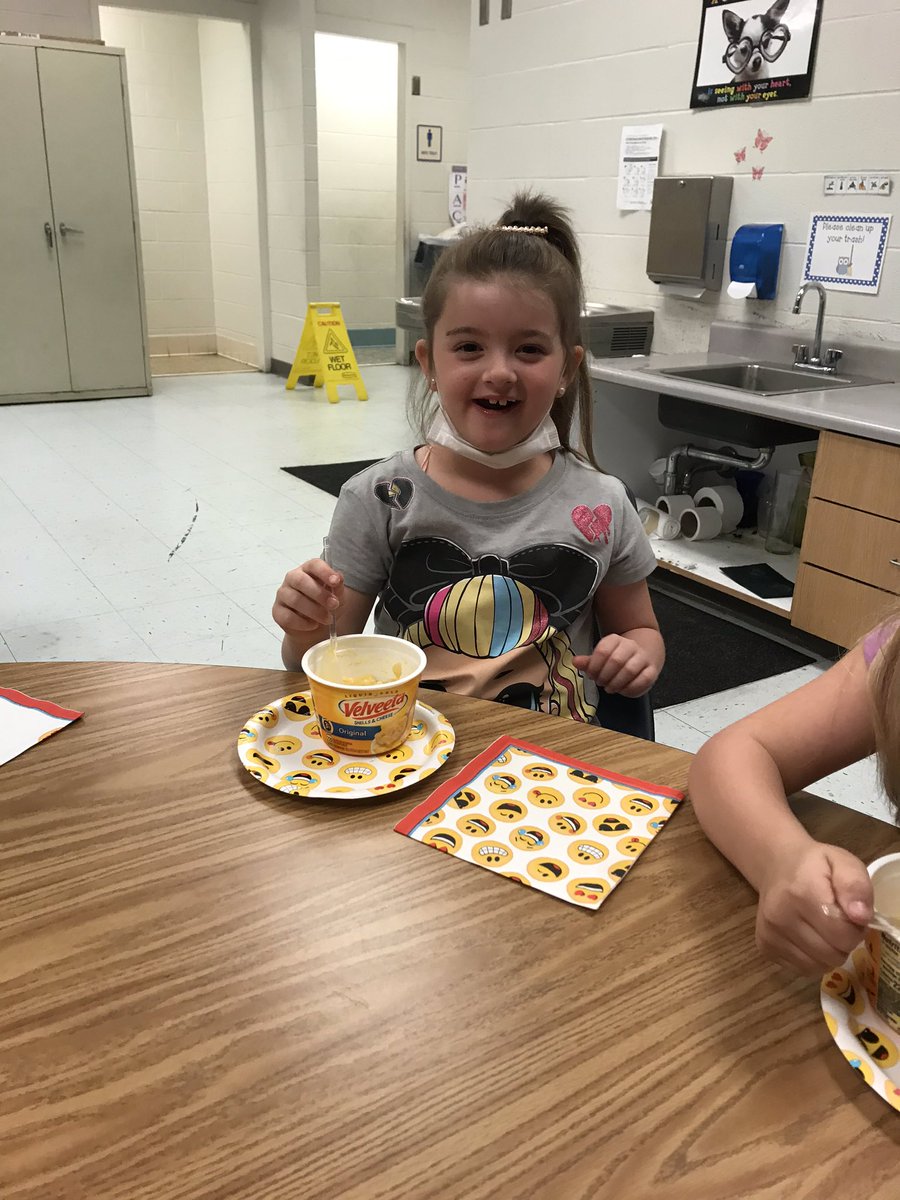 Our celebration included a previous book we read: I LOVE PASTA! These chefs read the directions to prepare some pasta. 💛👩🏻‍🍳🧑🏾‍🍳💙 #increased7levels #proud #readersareleaders <a href="/GlyndaleElemen1/">Glyndale Elementary</a>