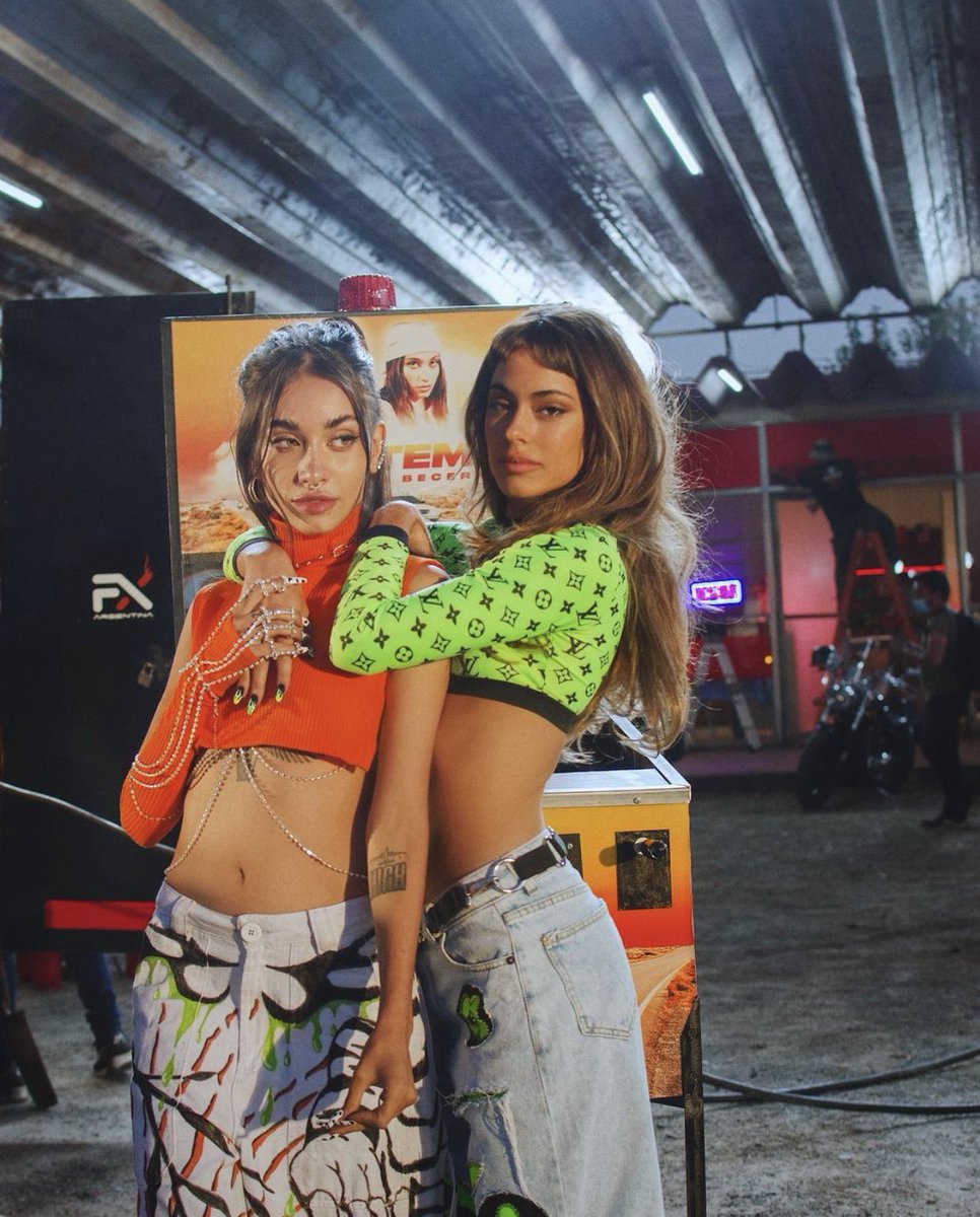 📑 TINI revela a Billboard que está planejando um remix para Miénteme 👀